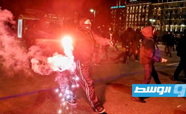 صدامات عنيفة في أثينا بين الشرطة والمتظاهرين احتجاجا على حادث القطار