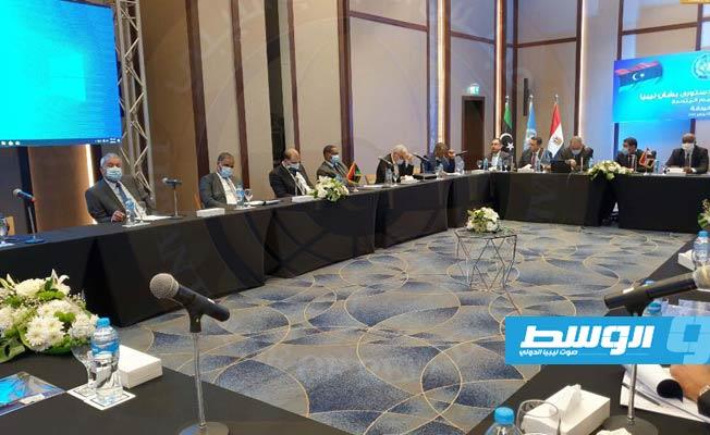 أعضاء اللجنة الدستورية يتفقون على إجراء الاستفتاء على مشروع الدستور المقدم من الهيئة التأسيسية