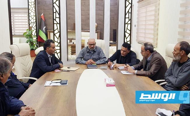 «تسييري طبرق» يبحث آلية توزيع الدقيق على المخابز والجمعيات الاستهلاكية