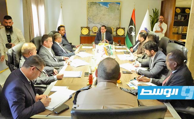 حكومة حماد تناقش تسريع إجراءات العودة الطوعية للنازحين السودانيين