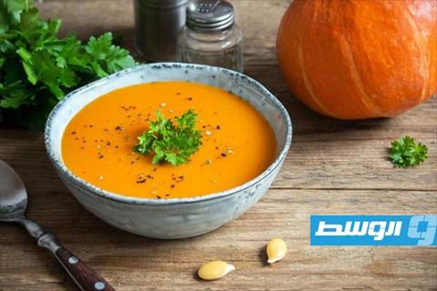 حساء قرع عسل بالحليب والبصل والثوم