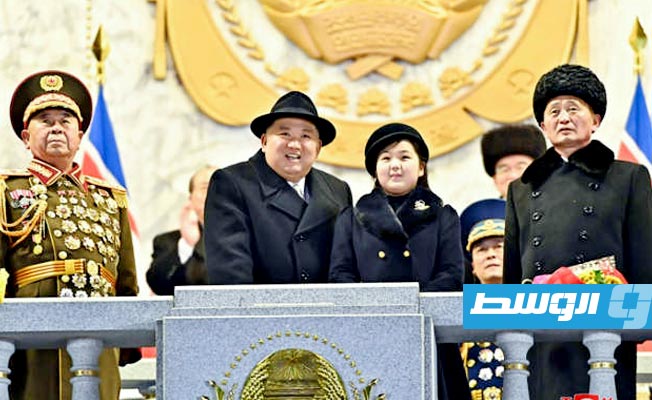 كوريا الشمالية تكشف عددا قياسيا من صواريخها في استعراض عسكري