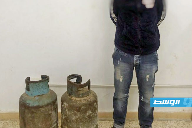 ضبط متهم يسرق أسطوانات الغاز من مستودع في بنغازي