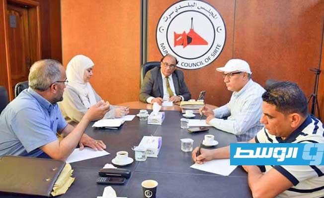 «بلدي سرت» يناقش ملفات التعليم والصحة والتعويضات المالية