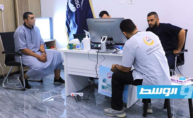 فريق إسباني زائر يجري 300 كشف وعمليتين في طرابلس