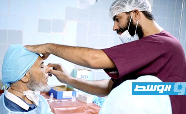 قافلة طبية تجري 280 عملية جراحية لمرضى العيون في الخمس