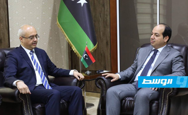 معيتيق يبحث مع سفير أنقرة إعادة تشغيل محطة أوباري وفتح مكاتب الخطوط التركية