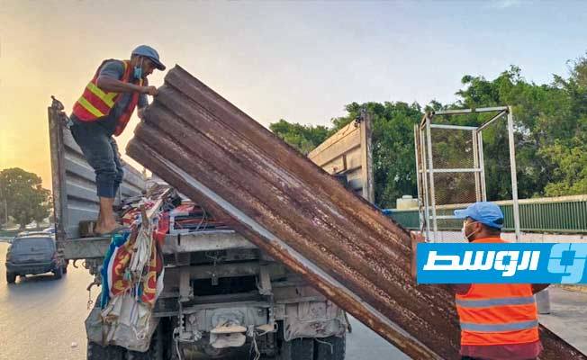 بالصور.. الحرس البلدي في طرابلس يزيل عشوائيات في جزيرة بن تركية