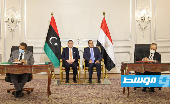 حمودة: إعادة تسيير الرحلات المباشرة بين مطار القاهرة ومطارات معيتيقة وبنينا ومصراتة