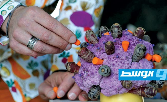 بريطاني يستلهم أعمالا فنية من نبات الصبار