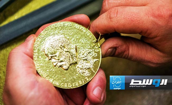 نوبل الفيزياء لجون هوبفيلد وجيفري هينتون عن بحوثهما في «التعلم الآلي»