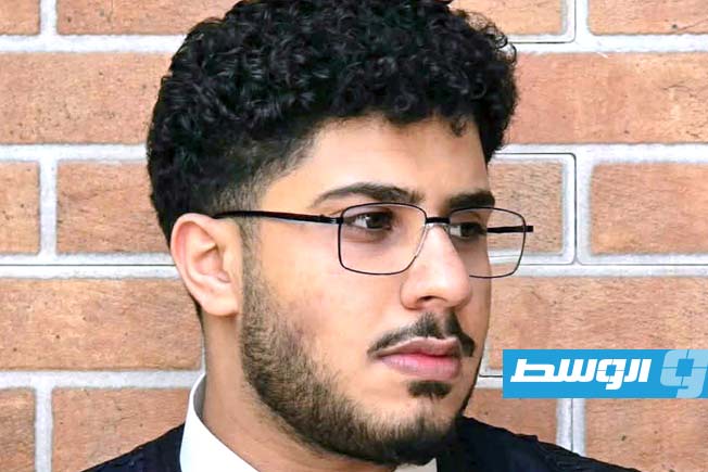 سعد أمين طاهر.. فنان شاب يوثق ذاكرة درنة ويؤمن برسالة الفن (صور)