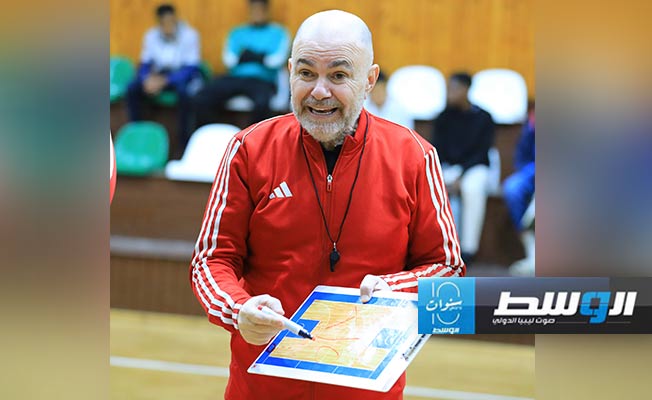 المنتخب الليبي لكرة السلة يواجه نظيره التونسي في افتتاح مجمع رجب عكاشة