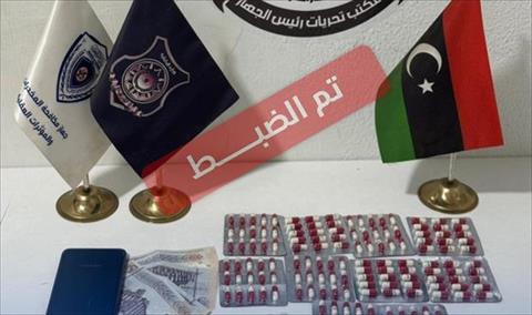 ضبط مروج مخدرات في منطقة طريق المطار بطرابلس