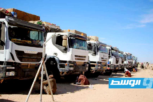 قبل تهريبها إلى دول أفريقية.. ضبط 17 شاحنة محملة بالوقود في «زلة»