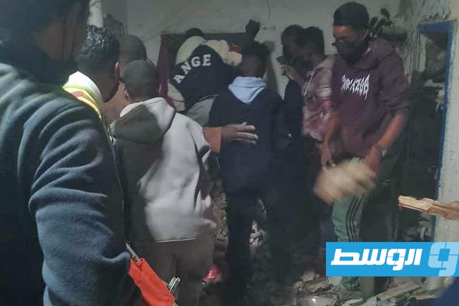 إصابة 3 أشخاص بينهم حالتان خطيرتان جراء انهيار سقف مبنى بالمدينة القديمة في طرابلس