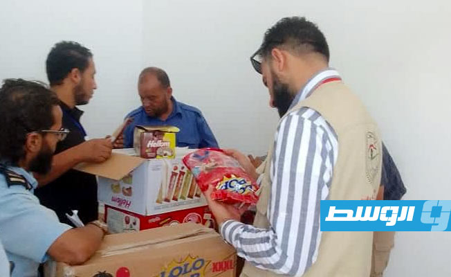 ضبط مركبة محملة بمواد غذائية منتهية الصلاحية في الجفرة