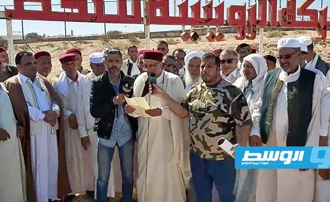 «حراك المدن والقبائل» يعلن فتح النفط ويفوض «القيادة العامة» بالتواصل مع المجتمع الدولي بشأن توزيع الإيرادات