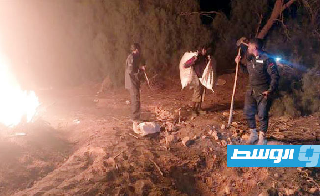 ضبط متهمين بقطع الأشجار لتحويلها إلى فحم في أوباري