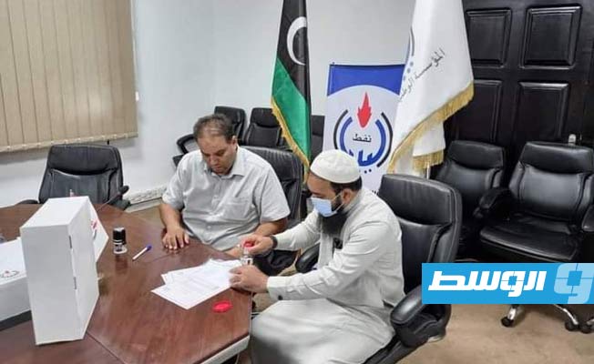 مركز طبرق الطبي يستقبل 1000 مسحة اختبار سريع لفيروس كورونا من مؤسسة النفط