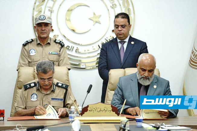 «العمل» و«الجوازات» توقعان مذكرة تفاهم لتنظيم سوق العمل الليبي