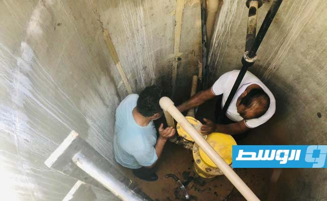 إزالة توصيلات عشوائية على مسارات نقل المياه بالخط المغذي لطرابلس