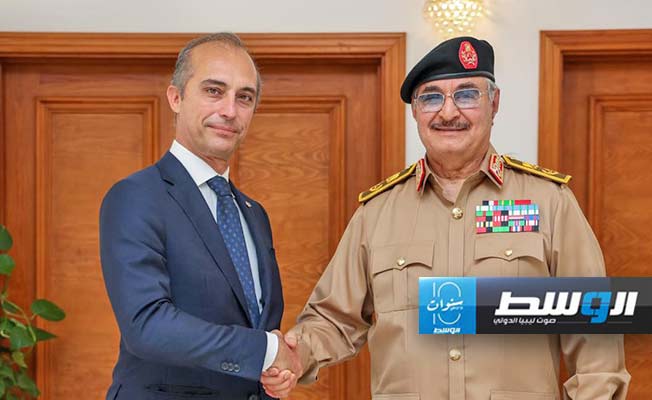 حفتر يستعرض مع السفير الإيطالي التطورات السياسية في ليبيا