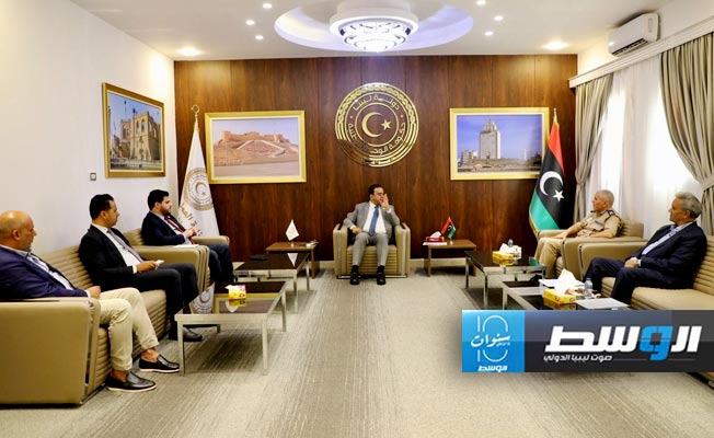 «العمل» تبحث تطبيق نظام الكفيل