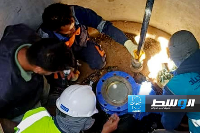 بالصور.. وصلة موقتة لتزويد النوفلية بالمياه