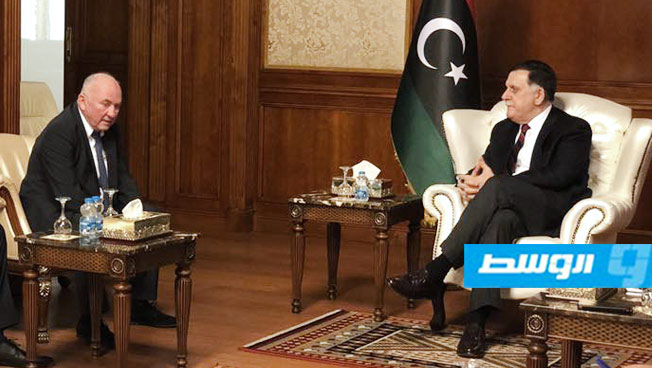 السراج يبحث مع سفير المجر الاستعانة بطواقم طبية للعمل في ليبيا