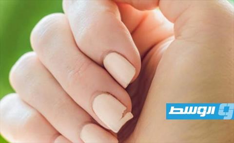 زيت اللوز للتخلص من تكسر الأظافر