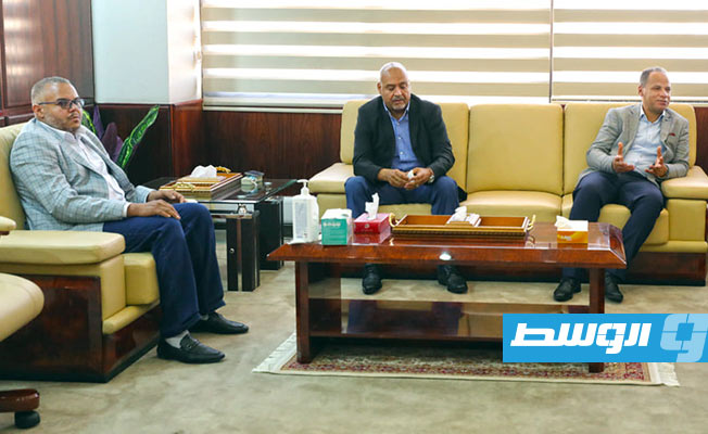 وزير النفط يبحث مع أعضاء مجلس النواب الإسراع في إنشاء مصفاة نفطية في الجنوب