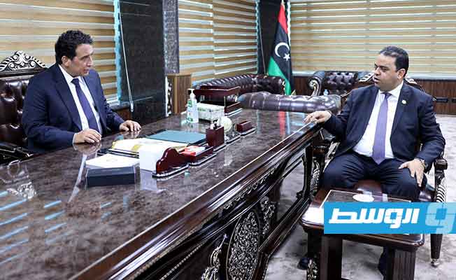 العابد يطلع المنفي على خطوات وزارة العمل بشأن الإفراجات المالية