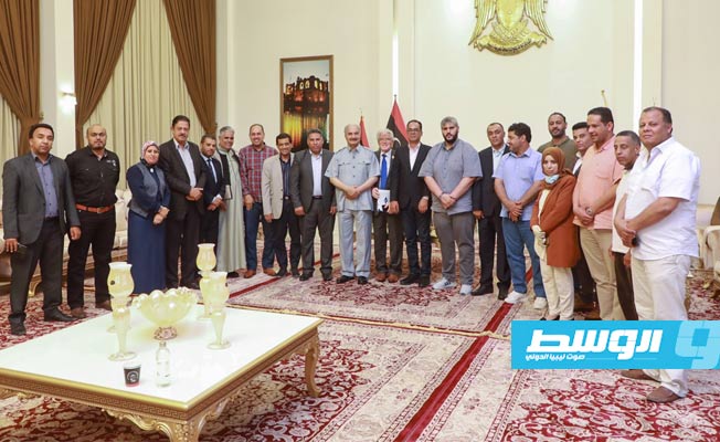 حفتر يلتقي عددا من أعضاء مجلس النواب
