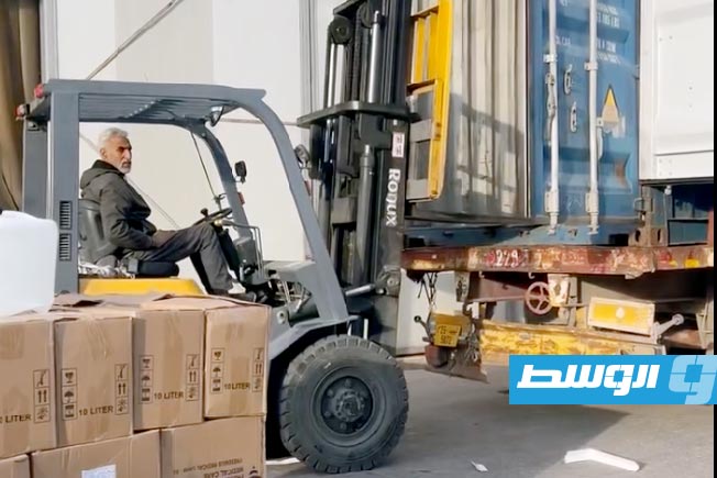 «الإمداد الطبي» يتسلم 30 حاوية جديدة من مشغلات غسيل الكلى