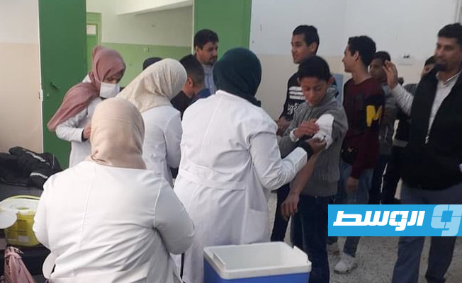 الخدمات الصحية تطلق حملة لتطعيم طلبة الصف التاسع في أجدابيا