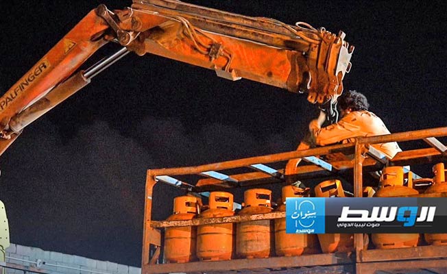 حكومة حماد تعلن توفير أسطوانات غاز الطهو والمحروقات للبيضاء وشحات