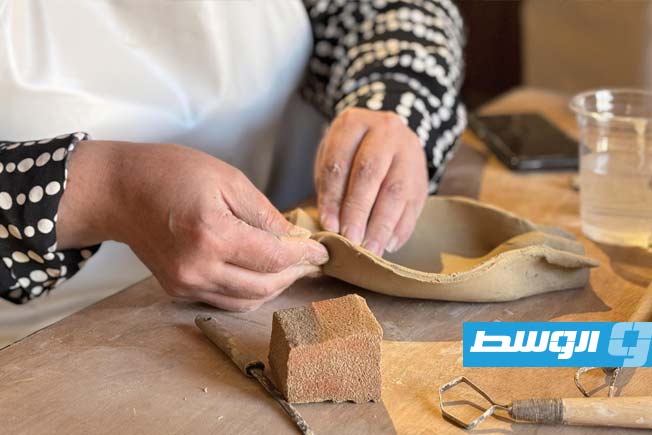 ورشة في بنغازي لتشكيل وتلوين الطين