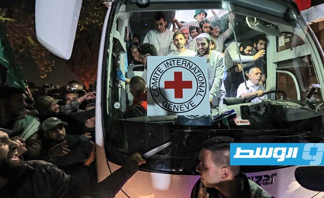 جيش الاحتلال: 14 أسيرة إسرائيلية و3 أجانب سُلِّموا للصليب الأحمر في غزة