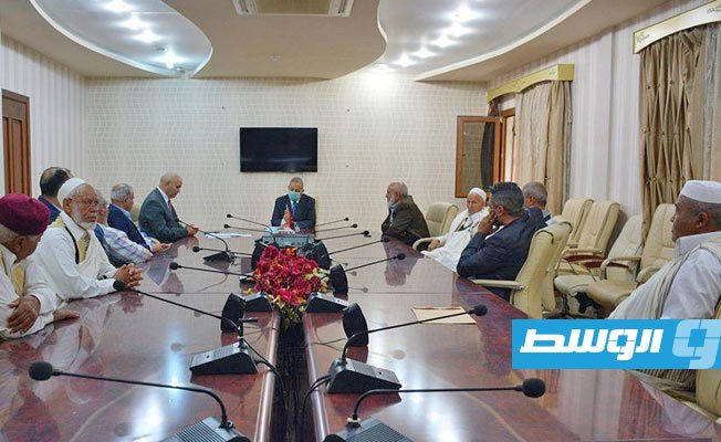 الطاهر يناقش مشاكل زلطن في اجتماع مع عميد البلدية وبعض المشايخ