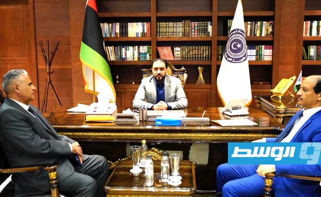 حماد يوجّه بتخصيص 61 مليون دينار لاستكمال طريق الكفرة - بوزريق