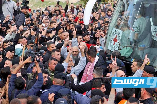 الدفعة الخامسة من الأسرى الفلسطينيين المحررين تتنسم ربيع الحرية