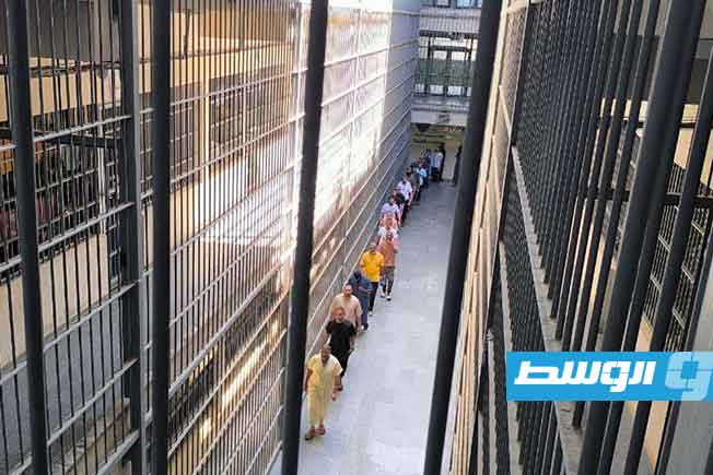 الدبيبة يشكل لجنة لتسلم سجني «معيتيقة» و«عين زارة» وحصر النزلاء