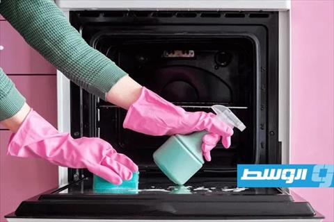 الخل والبيكينغ صودا لإعادة فرن المطبخ جديد