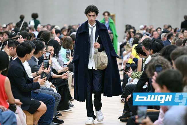 جوناثان أندرسون يعيد برمجة «ديور للرجال».. عرض آسر يمزج بين التراث والتجديد