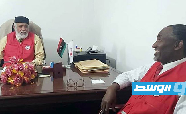 الهلال الأحمر يناقش خطة مواجهة «كورونا» في سبها
