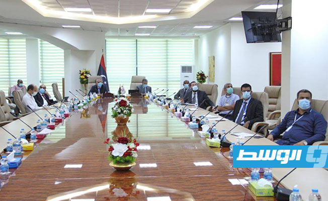 مؤسسة النفط تستعرض معدلات إنتاج شركة الواحة وخطط تطوير الحقول