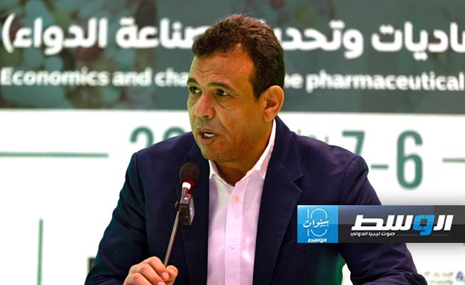 أبوجناح يحدد ضوابط التعاقد مع العناصر الطبية