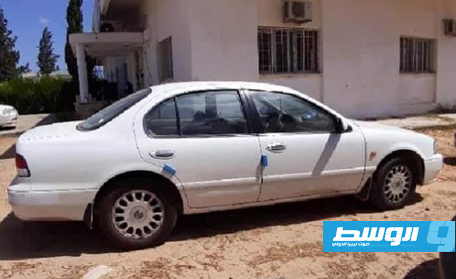ضبط شخصين متهمين بسرقة سيارة في زليتن