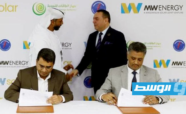 شركة الكهرباء توقع مع «دبليو سولار» الإماراتية مذكرة لبناء محطات للطاقة الشمسية